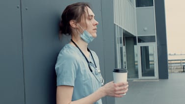 Los especialistas no solo se van de la Caja por razones salariales