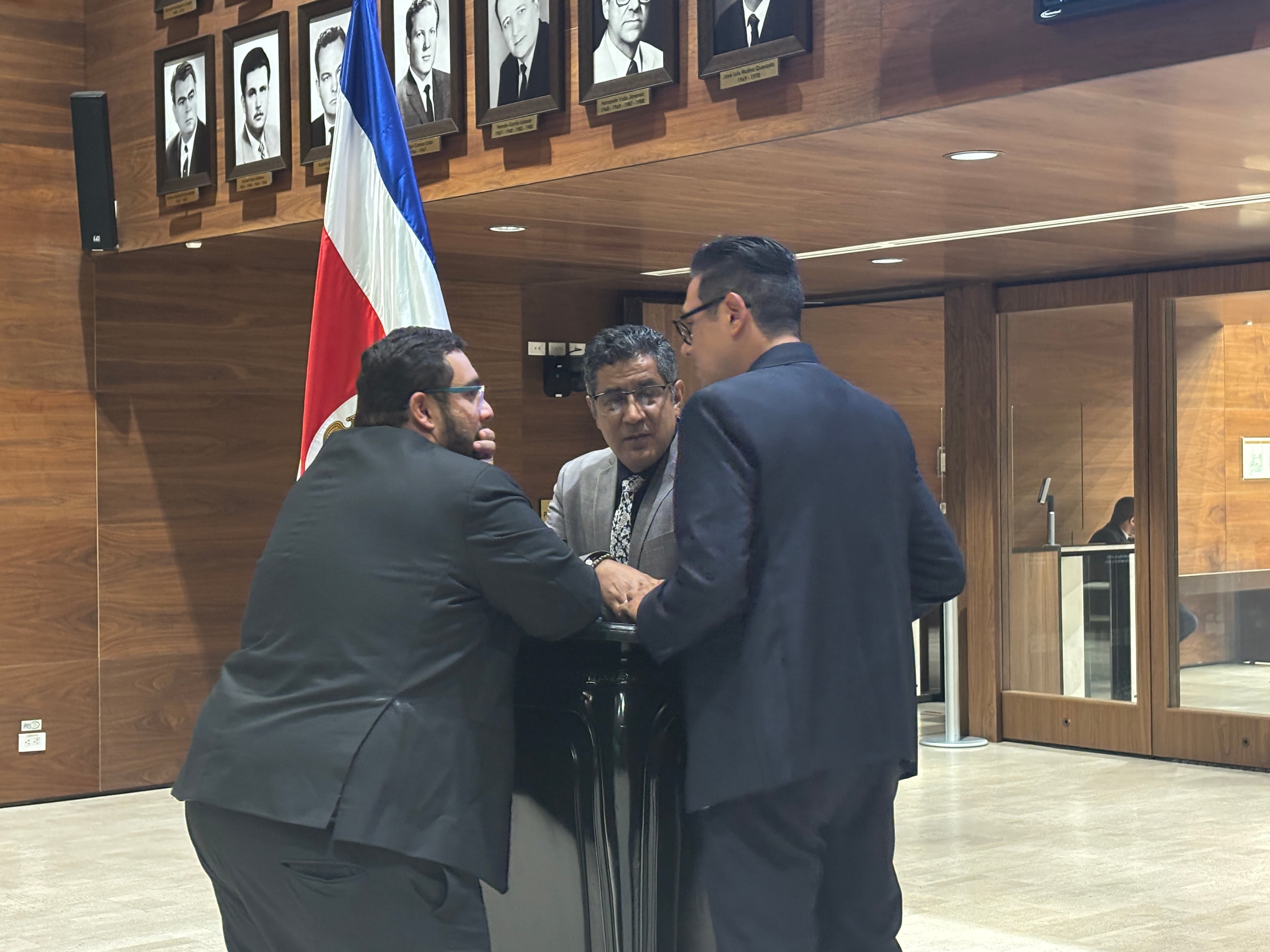 El retiro de Rodrigo Chaves de la negociación con las fracciones de oposición, deja ahora esas funciones en el jefe de fracción Nogui Acosta y el viceministro de Asuntos Parlamentos, Alejandro Barrantes.