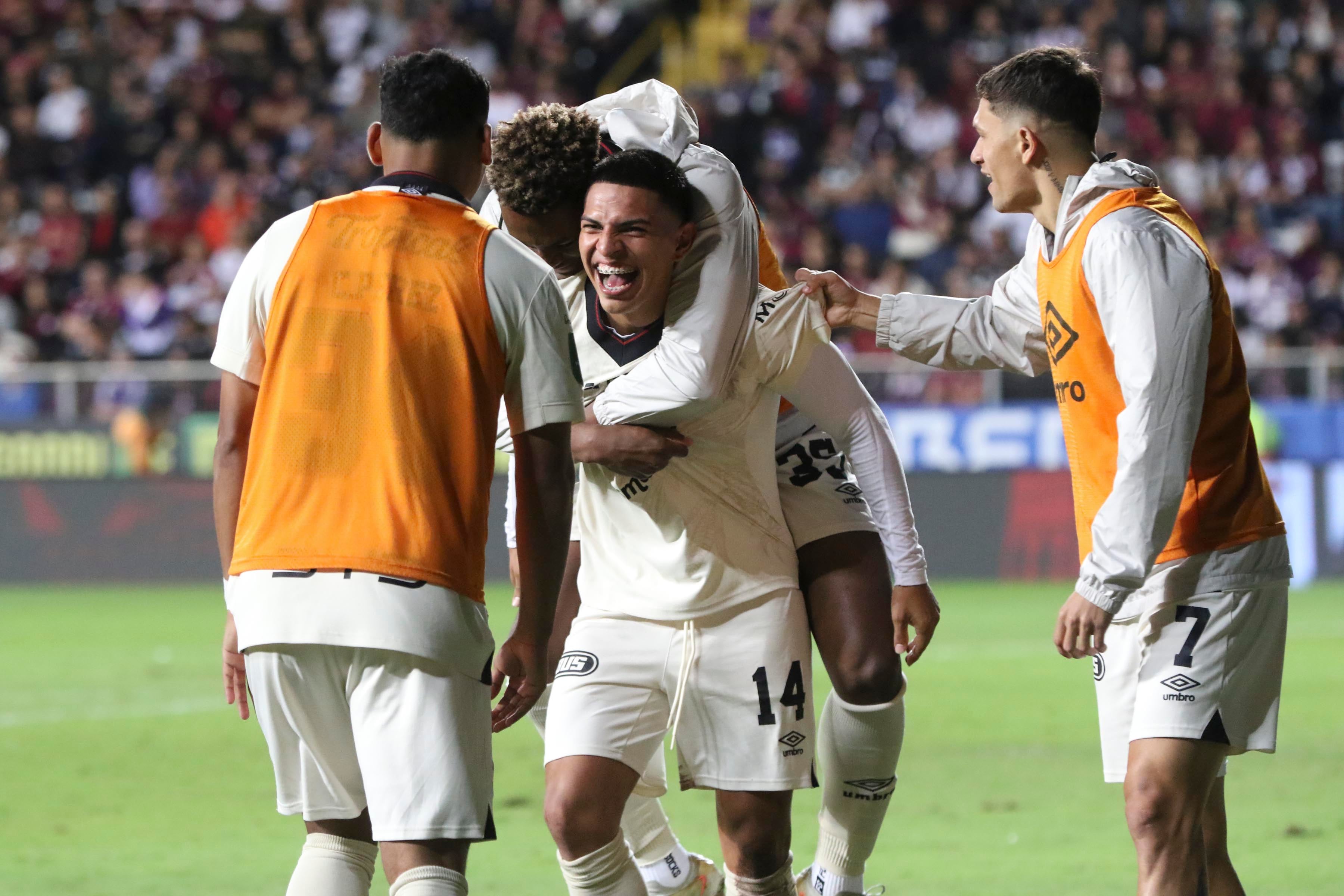 Saprissa vs Liga