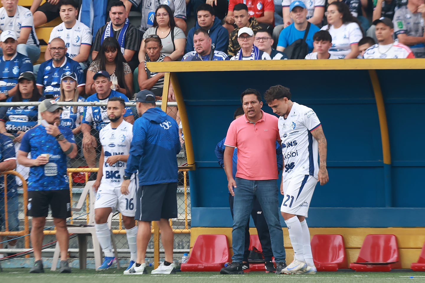 Amarini Villatoro tiene un colorido ‘hábito’ que ya le da resultados en el Cartaginés
