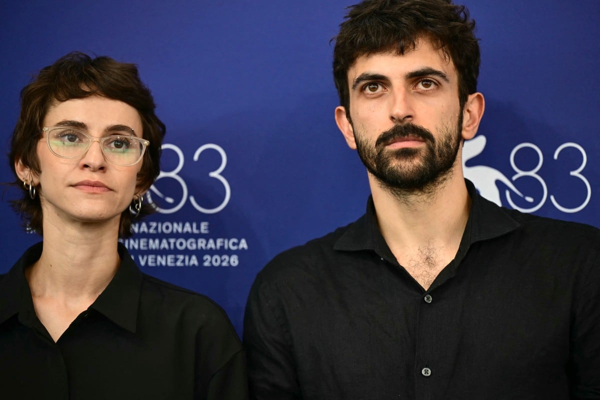 La periodista y directora Rachel Szor y el periodista y cineasta israelí Yuval Abraham asisten al encuentro con la prensa de 'NAZA', presentada en competencia en el 83.º Festival Internacional de Cine de Venecia, en el Lido de Venecia, el 10 de setiembre de 2026.