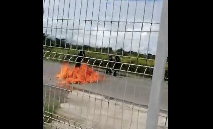 Policía es atacado con bomba molotov en Quepos