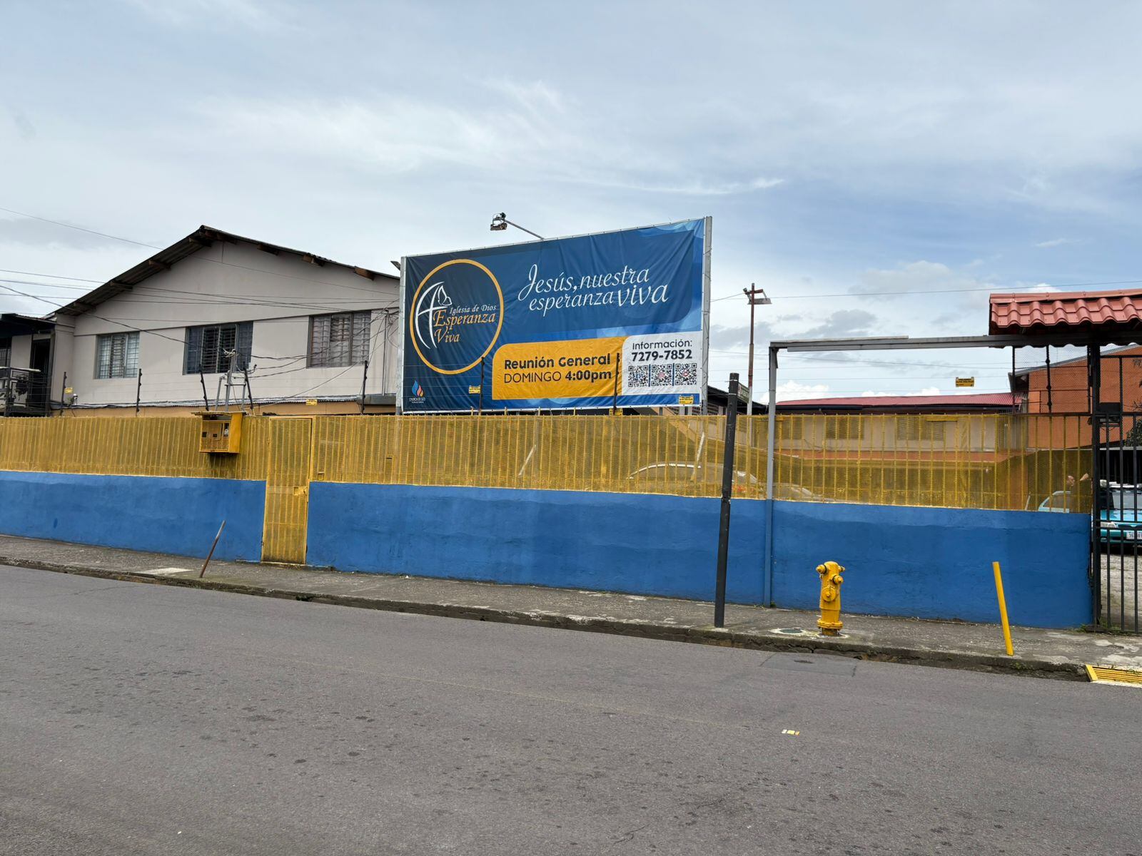 Un sospechoso de robo murió al ser enfrentado por un misionero y un trabajador de construcción en la Iglesia de Dios Esperanza Viva, ubicada en San Sebastián.