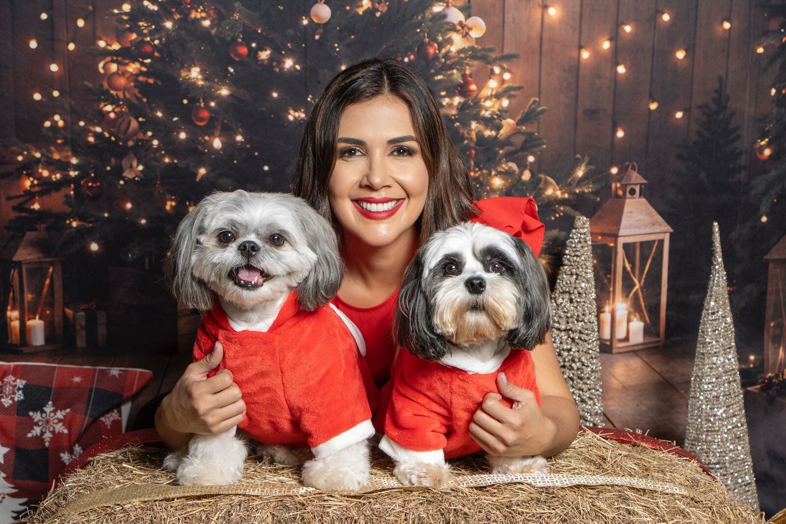 Lisboa y Moscow, los perritos de la cantante costarricense María José Castillo.