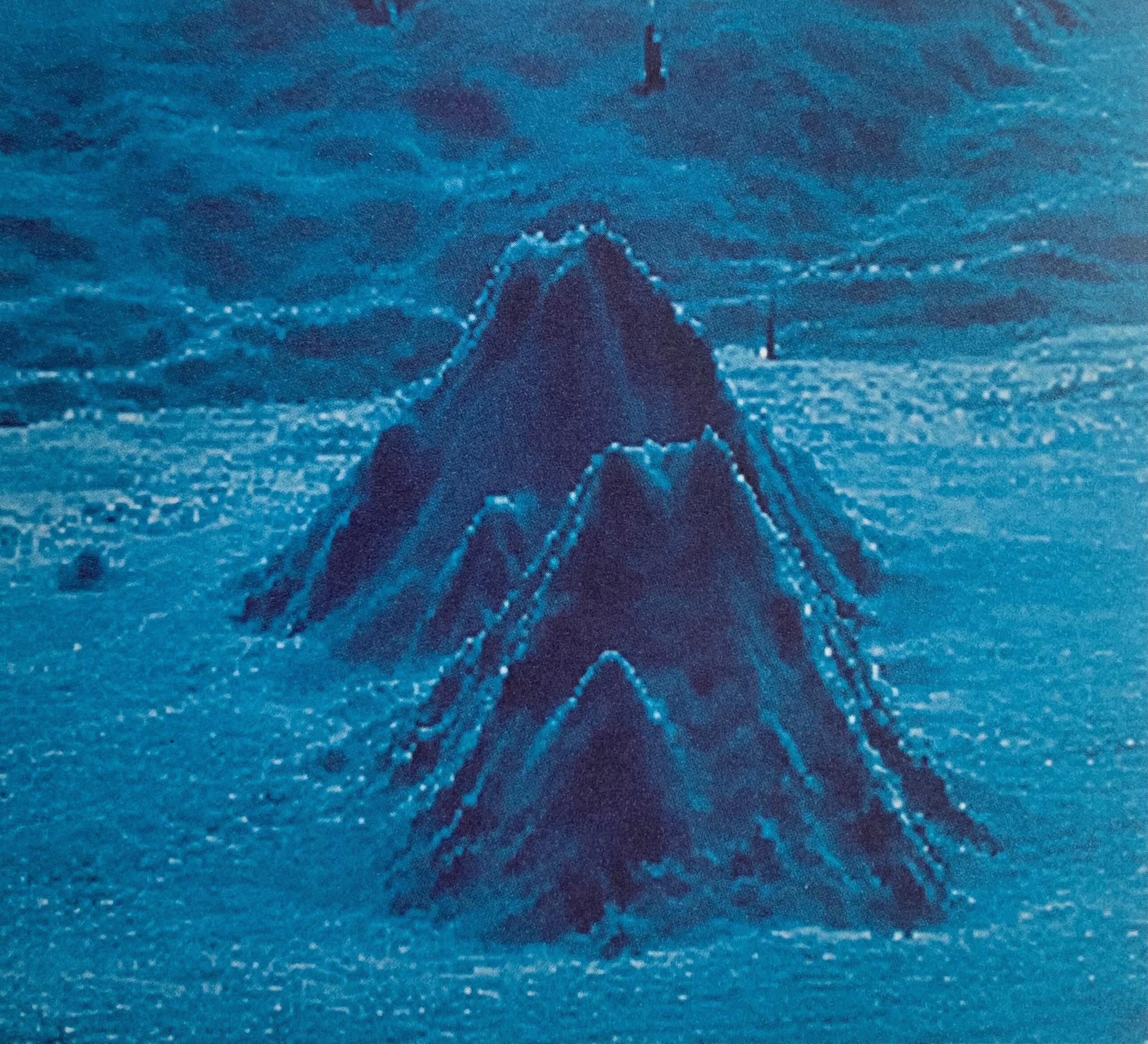 Imagen de los volcanes Eva obtenida con barrido de alta resolución del fondo océano con haz múltiple, cortesía de Guillermo Alvarado