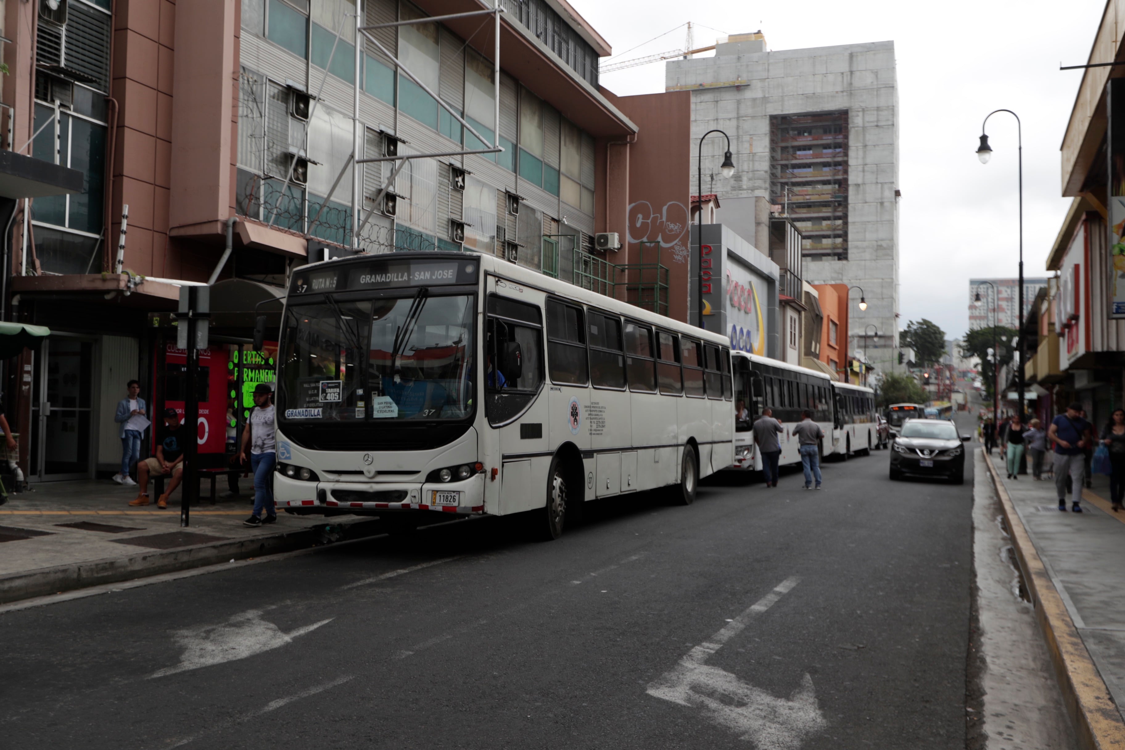 26/08/2019, San José, recorrido por las paradas de buses de Tibas, Guadalupe y San Pedro, ya que se quiere cambiar la forma en que funcionan estas paradas para evitar las presas que causan. Fotografía José Cordero