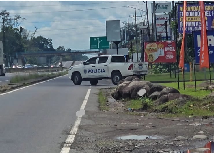 Grupo armado ataca centro comercial en guapiles