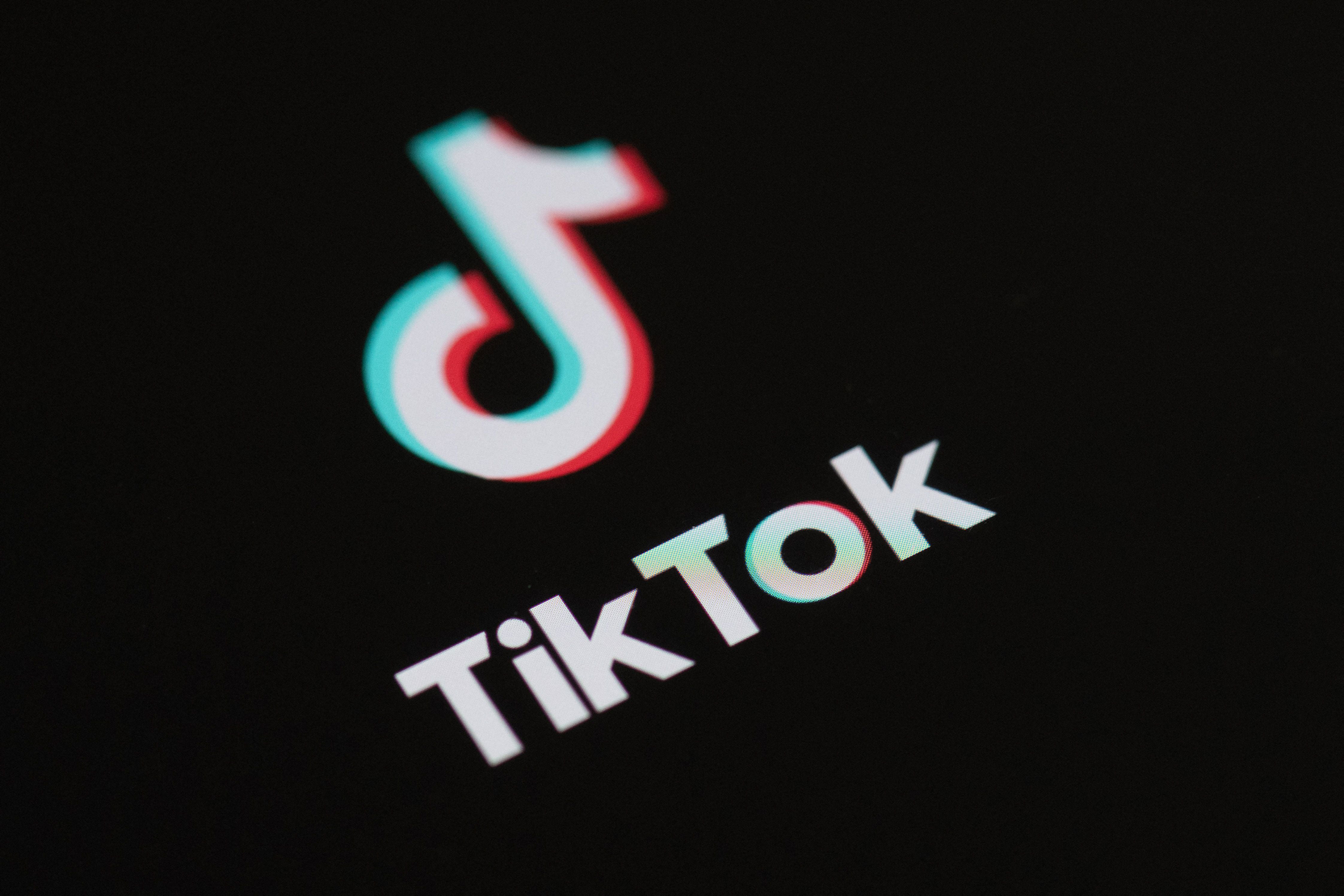 Logo de Tik Tok en fondo negro