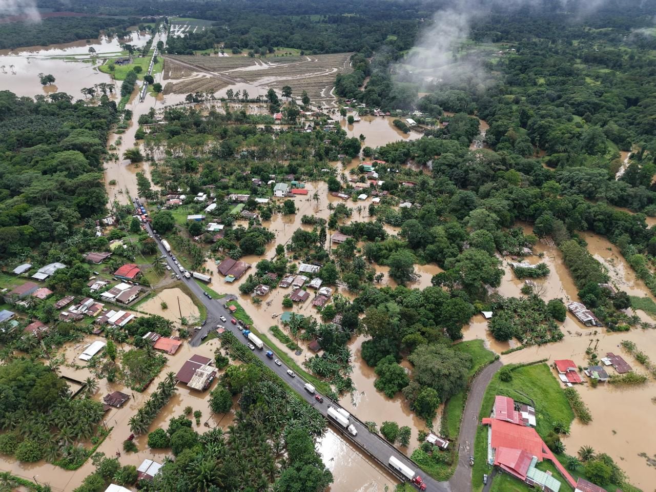 Suelos completamente saturados en Sarapiquí debido a las consecuencias del frente frío #3. Foto: Bomberos