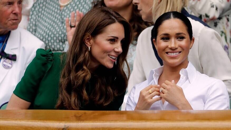 Meghan Markle lanzará nuevo programa en diciembre y coincidirá con el concierto navideño de Kate Middleton. Especialistas analizan la tensión.