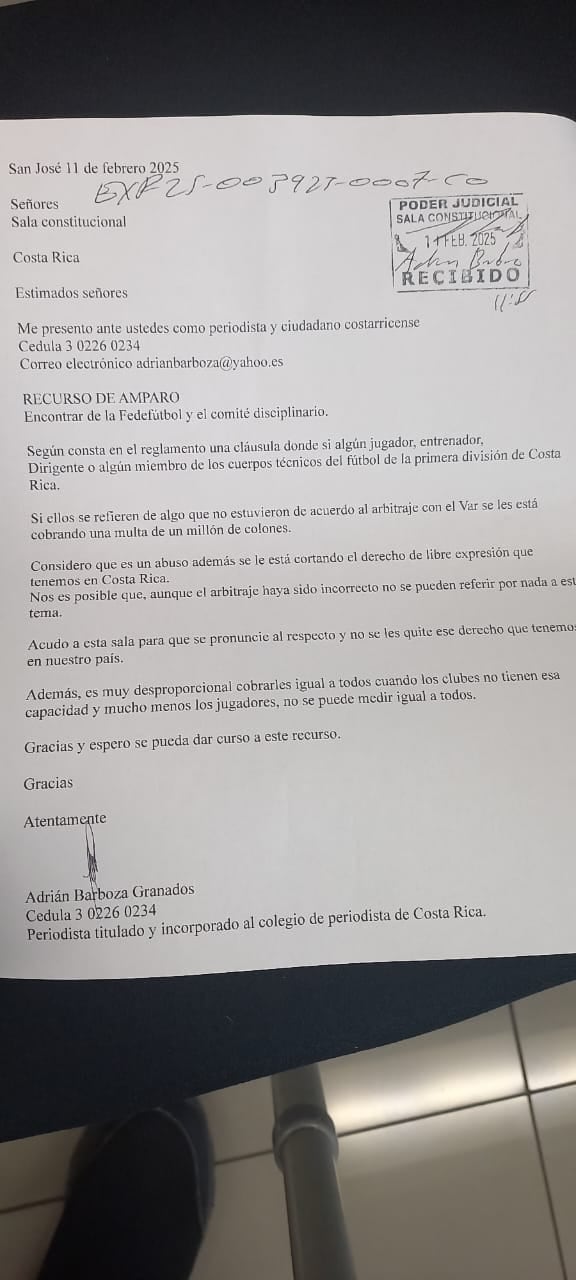 El periodista Adrián Barboza interpuso un recurso de amparo contra la Fedefútbol.