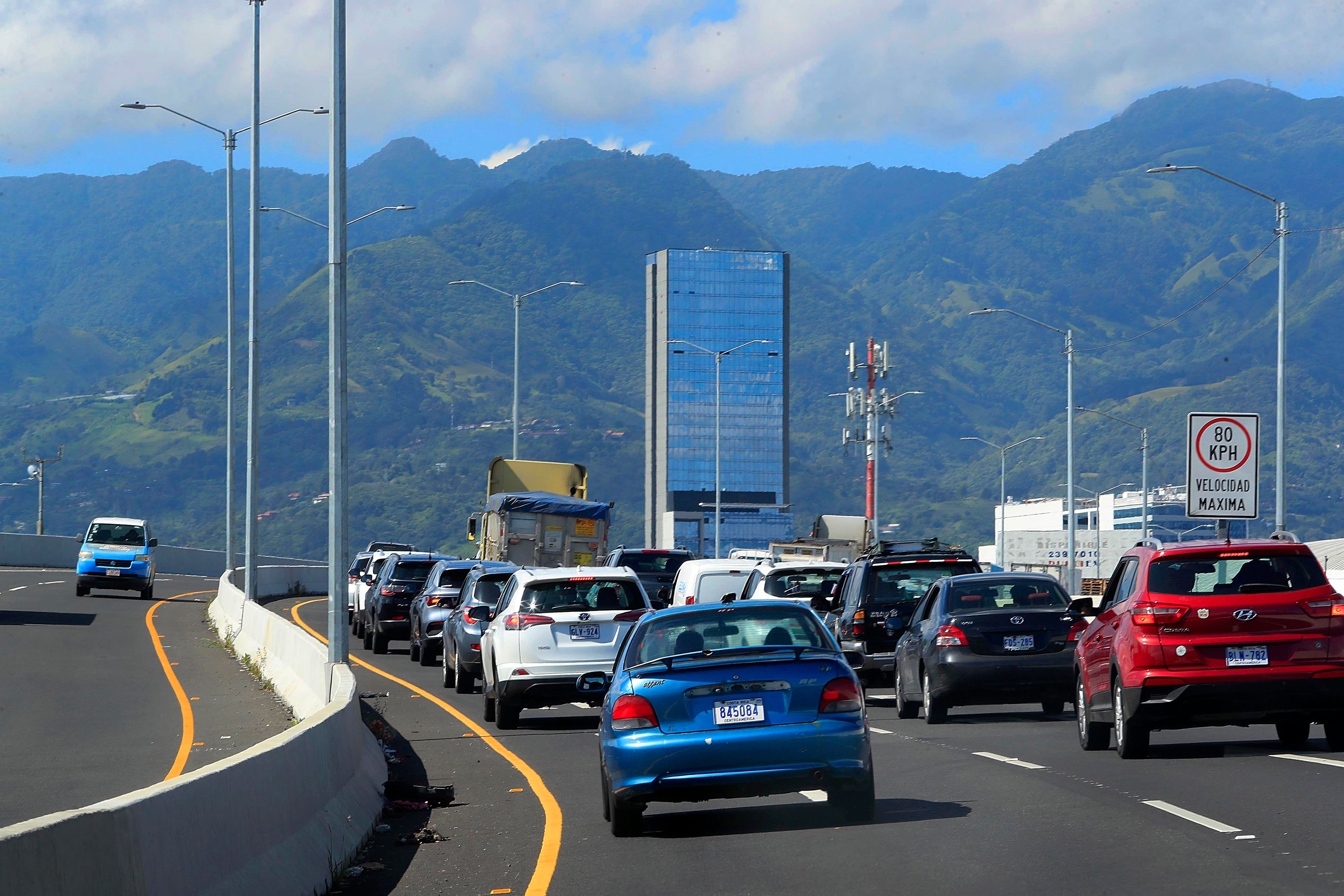 Vehículos en circulación para temas relacionados con marchamo, restricción vehicular, precio de combustibles, gasolina, etc.