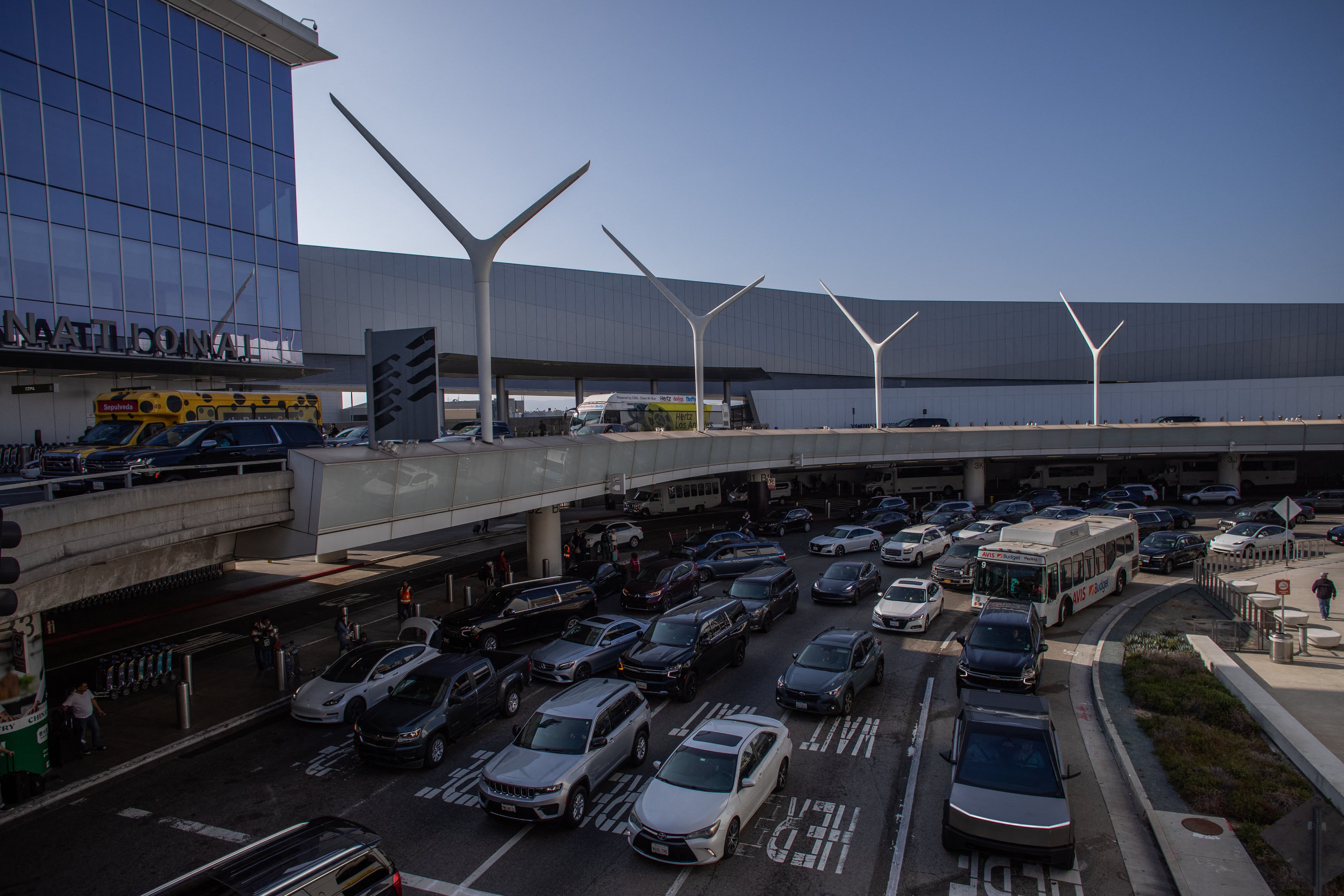 Este es el tráfico en un día normal del Aeropuerto de Los Ángeles, una de las sedes del Mundial 2026.