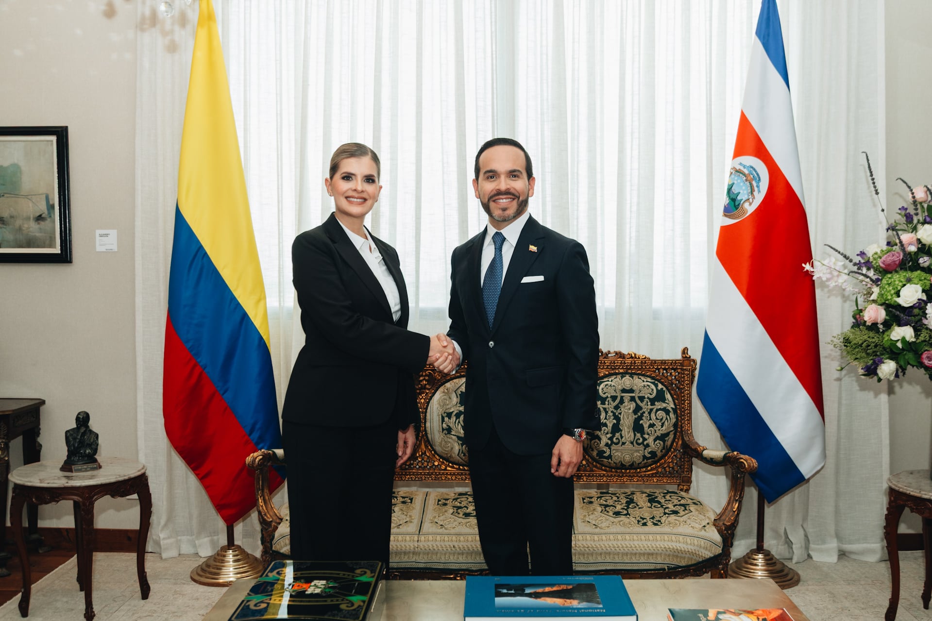 Visita de Laura Fernández en Colombia