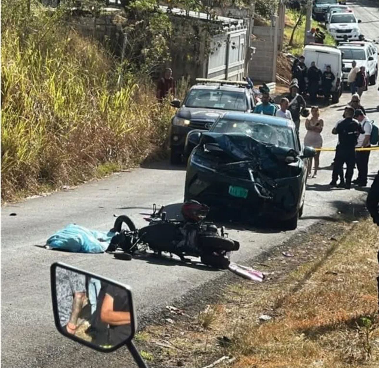 La policía de Fuerza Pública falleció tras colisionar contra un auto. El conductor del carro estaba borracho.