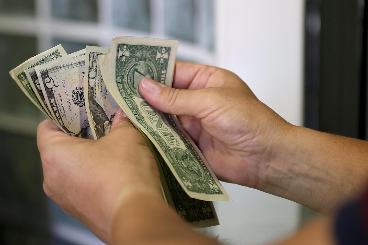 Tipo de cambio del dólar sigue bajando y acumula 12 sesiones en caída