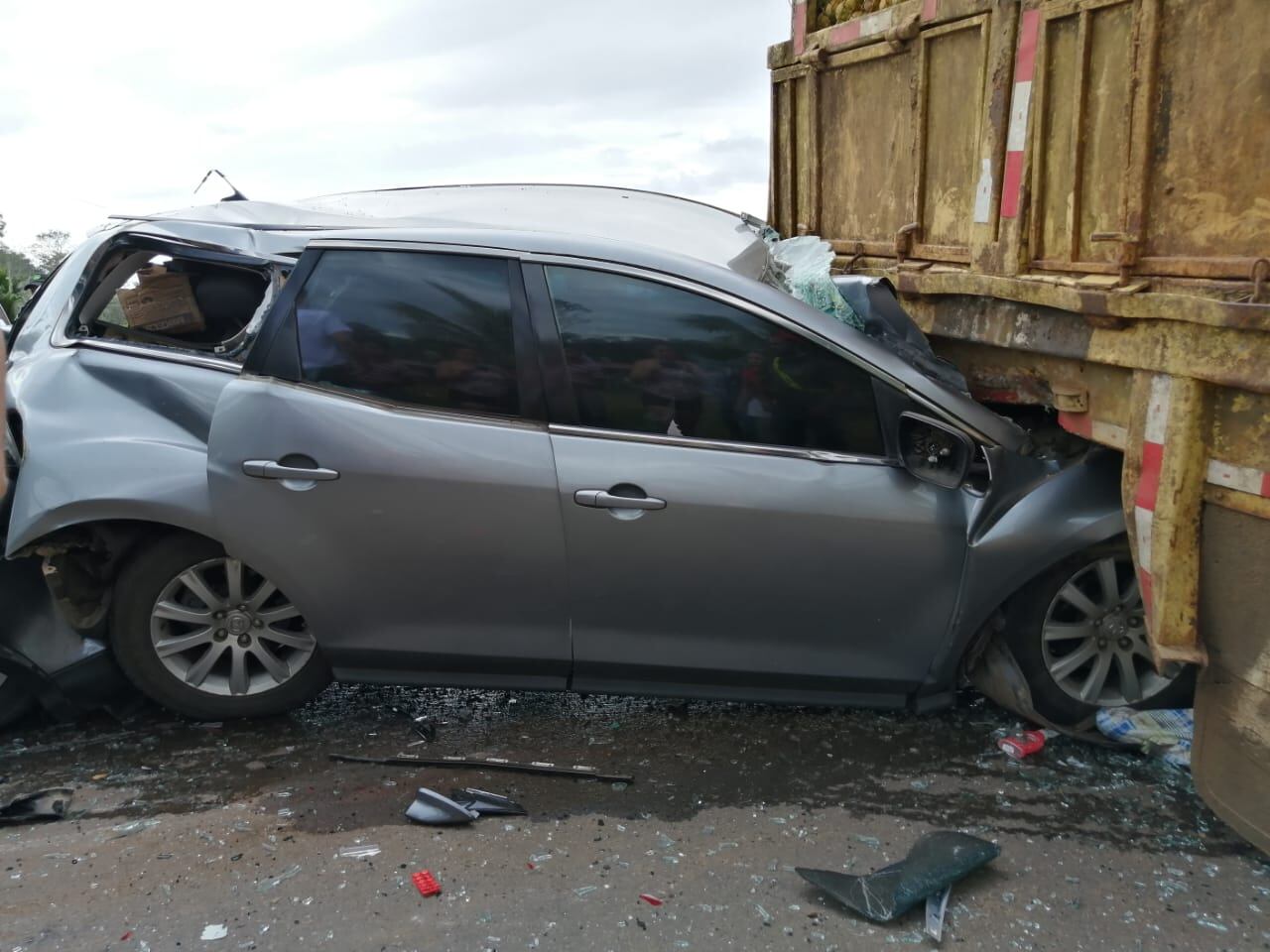 La Cruz Roja recibió la alerta a las 3:18 p. m. y al llegar al sitio encontró cuatro pacientes. Dos de ellos iban graves. Foto: Cortesía.