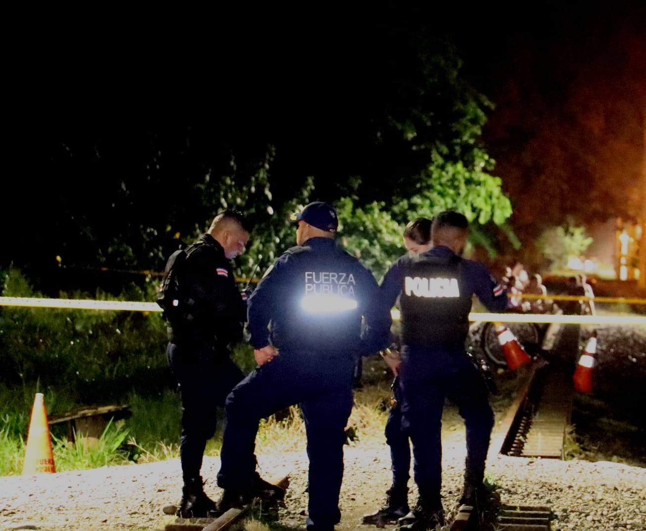 La Fuerza Pública custodió el sitio hasta que agentes del OIJ realizaron las pesquisas y levantaron los cuerpos. Foto: suministrada por Reiner Montero.