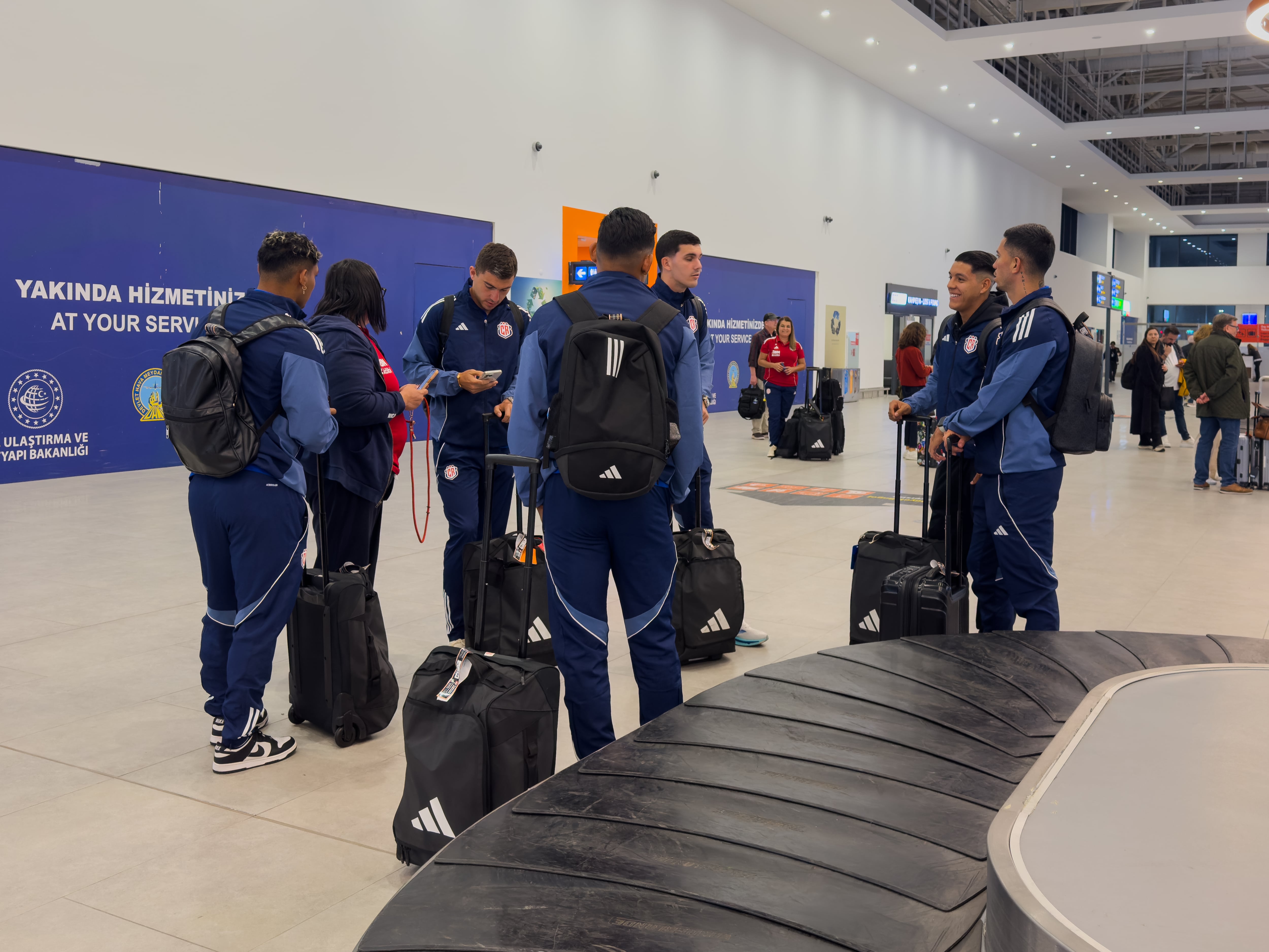 Orlando Galo ya se integró al grupo de la Selección de Costa Rica, en la imagen con jugadores del ámbito local como Fernan Faerron, Abraham Madriz y Haxzell Quirós.
