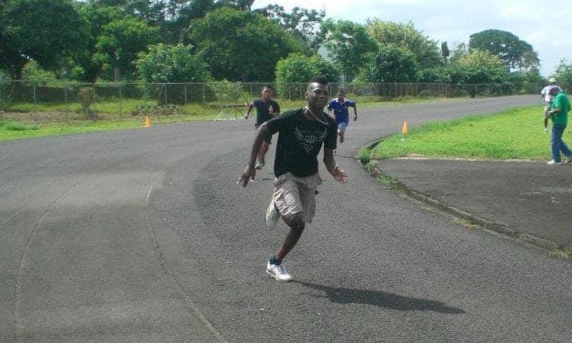 Sherman Guity
Inicios en el atletismo con 15 años
Pista de Guápíles
8 de setiembre del 2024
Cortesía: Más que Correr CRC