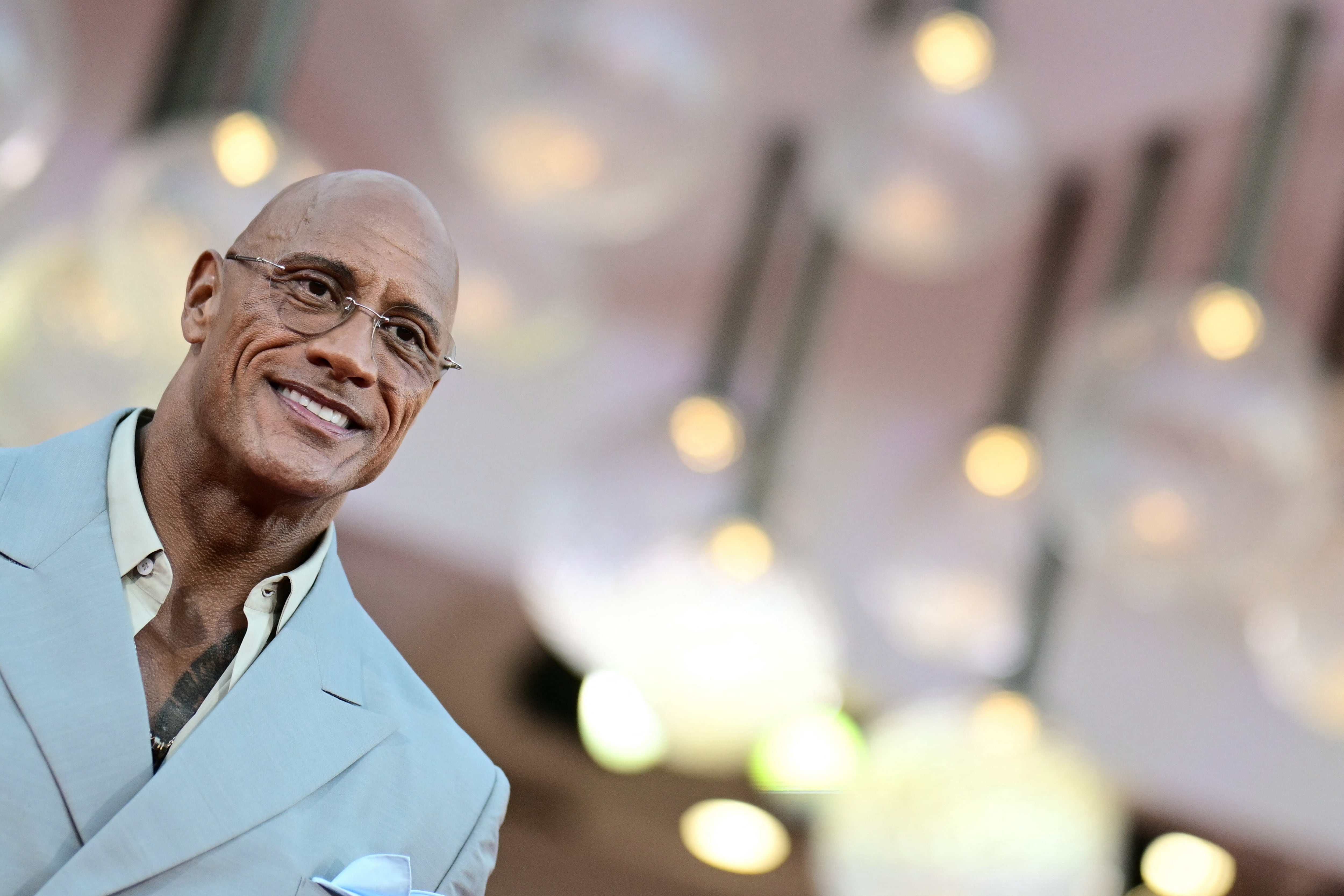 Dwayne Johnson sorprendió al aparecer con casi 30 kilos menos para interpretar al luchador Mark Kerr en The Smashing Machine.