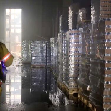 Bomberos impide destrucción de 30 millones de latas de cerveza en mayor incendio del año en Desamparados