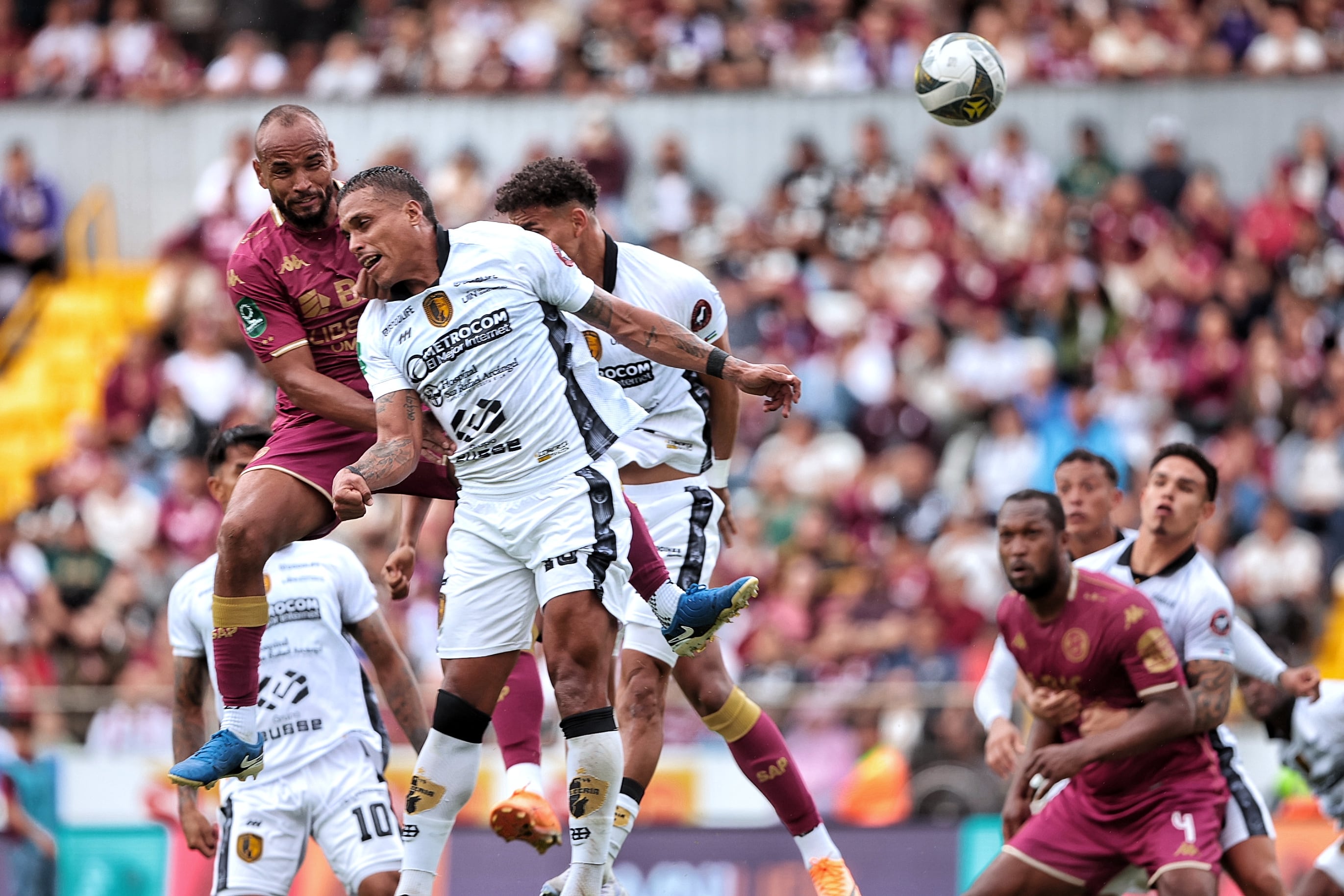12/04/2026/ juego entere Deportivo Saprissa vs Municipal Liberia por la Liga a Promerica en el estadio Ricardo Saprissa/ foto John Durán