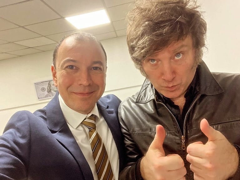 Danny Quirós junto al ultraderechista presidente de Argentina, Javier Milei.