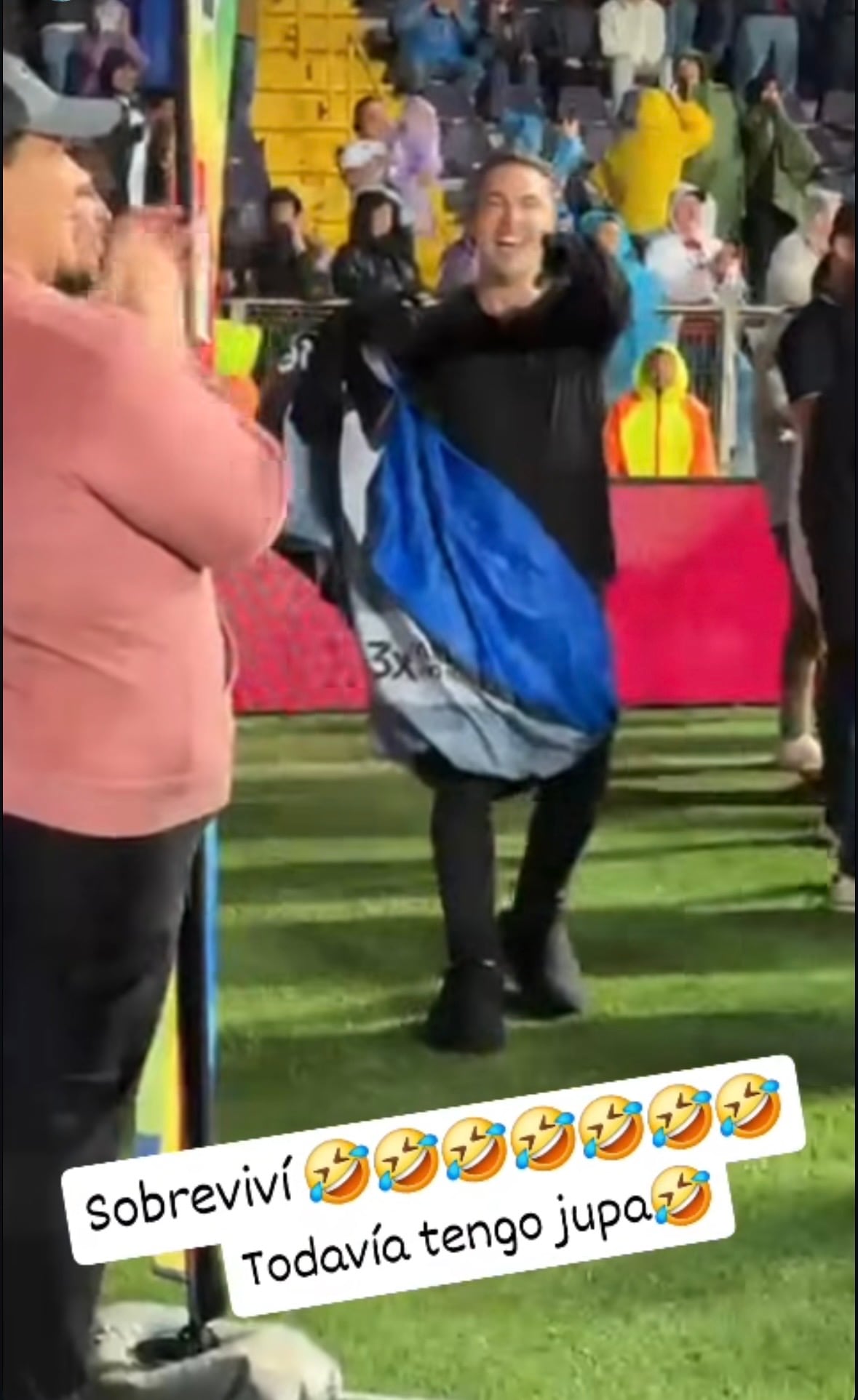 Con buen humor, Ítalo Marenco hizo énfasis en que el obstáculo de la cuerda casi le arranca la cabeza en la carrera de botargas.