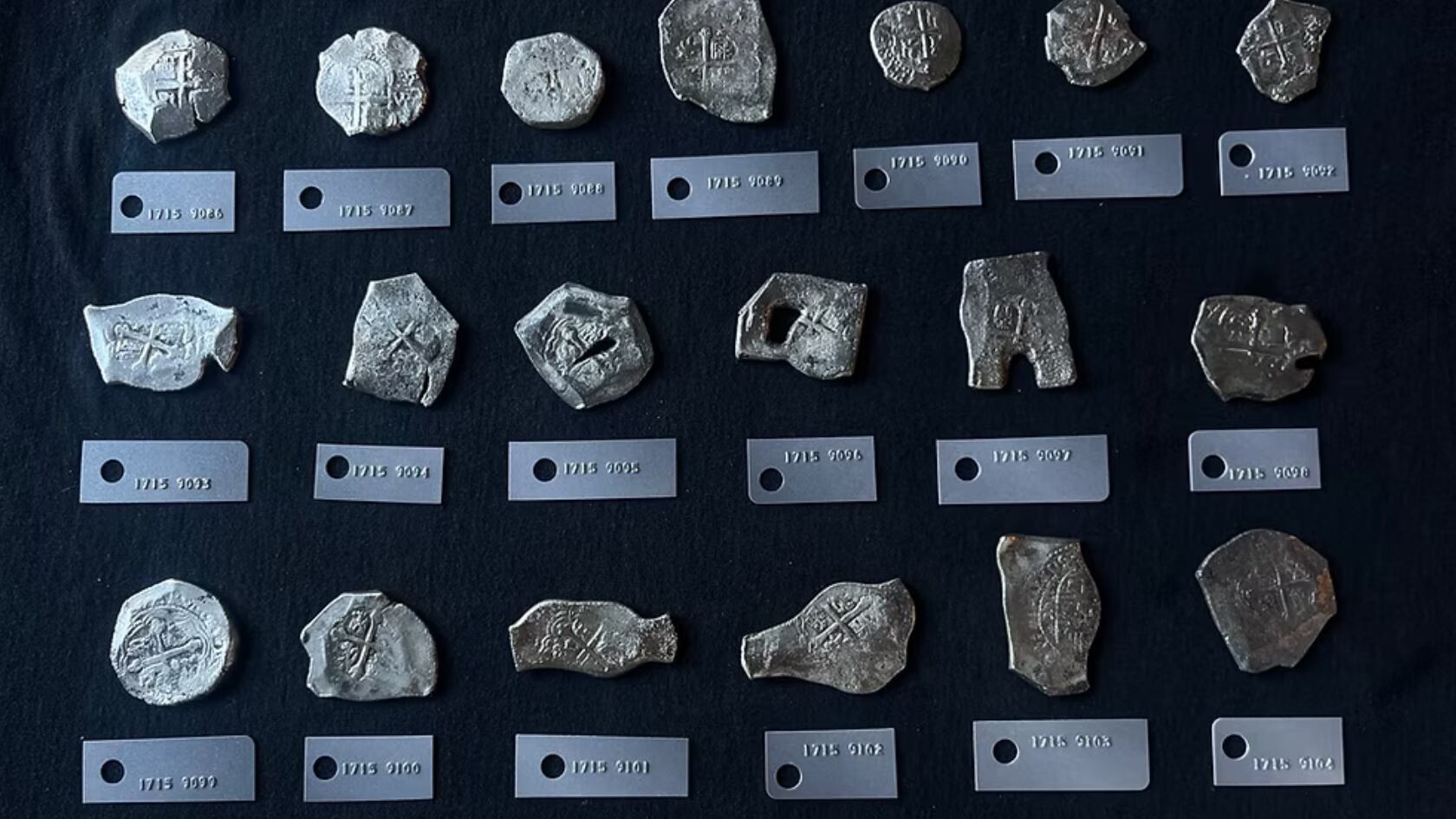 Un hallazgo en la Costa del Tesouro reveló más de 1.000 monedas españolas de 1715 en un naufragio frente a la Florida.