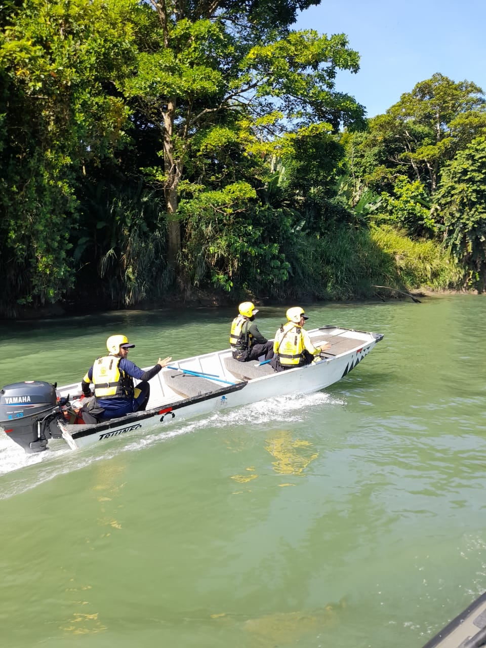 Búsqueda de niño atacado por cocodrilo en Matina de Limón. Foto MSP.