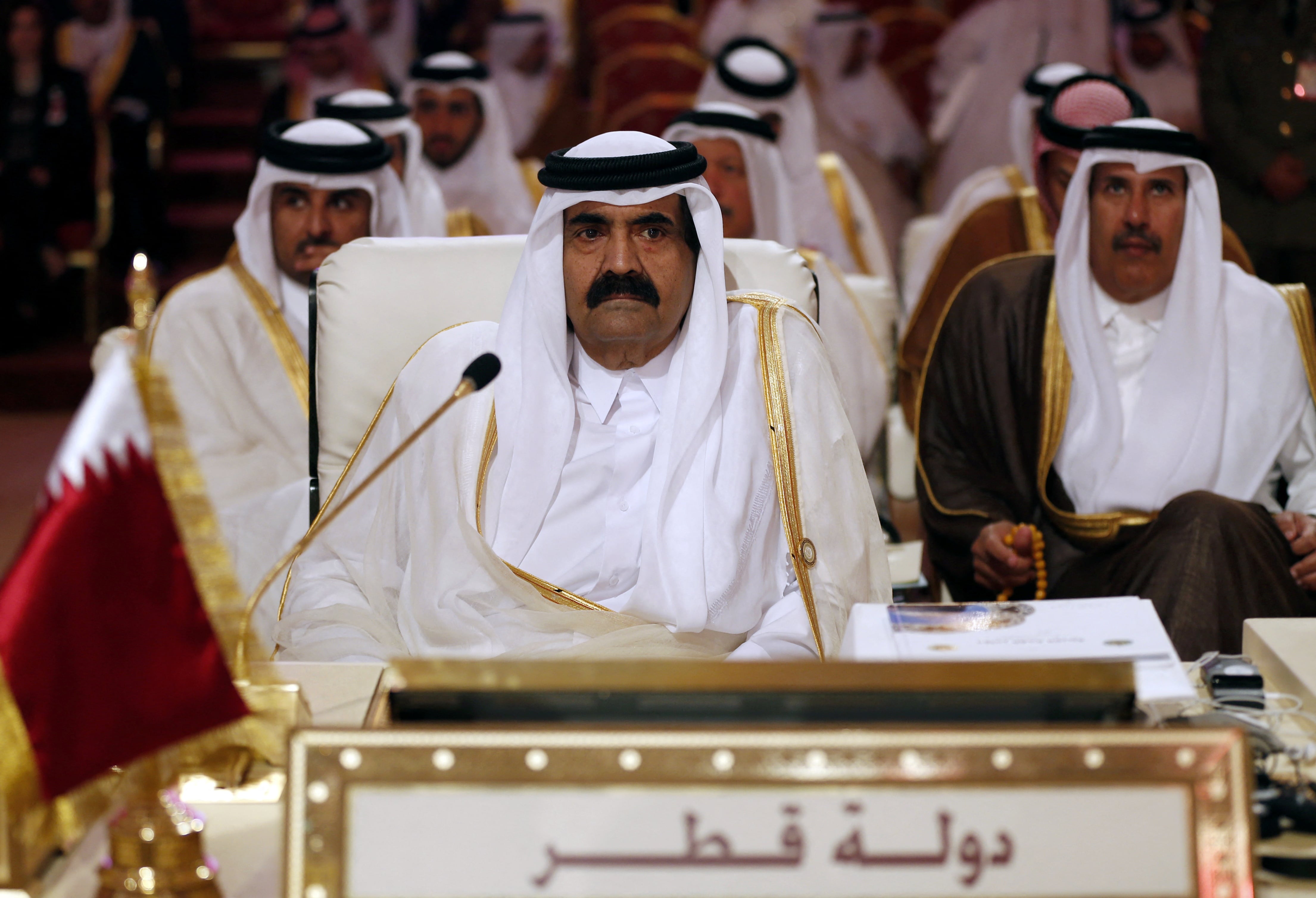 Hamad bin Jalifa al Thani abdicó en 2013 en favor de su hijo, el actual emir de Catar, Tamim bin Hamad al Thani.