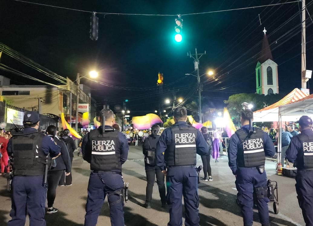El alcalde de Acosta afirma que en ese cantón todavía se puede salir de noche con tranquilidad. En diciembre la Fuerza Pública ayudó en la vigilancia del festival navideño. Foto: Cortesía.