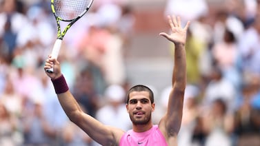 Alcaraz fulmina a Djokovic y espera a Sinner en la final del Abierto de EE. UU.