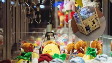 (Video) Niño quedó atrapado en máquina de peluches y tuvieron que desplegar un operativo de rescate