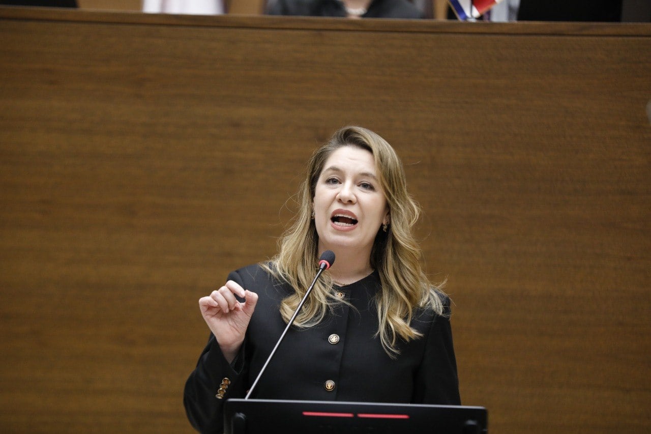 Imágenes del plenario de la Asamblea Legislativa durante la sesión solemne del 1 de mayo de 2026.