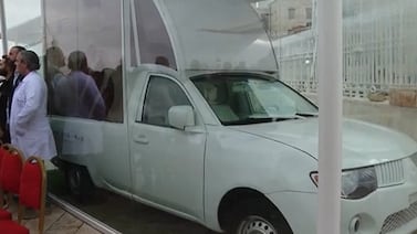 Papamóvil de Francisco listo para usarse como clínica para niños en Gaza