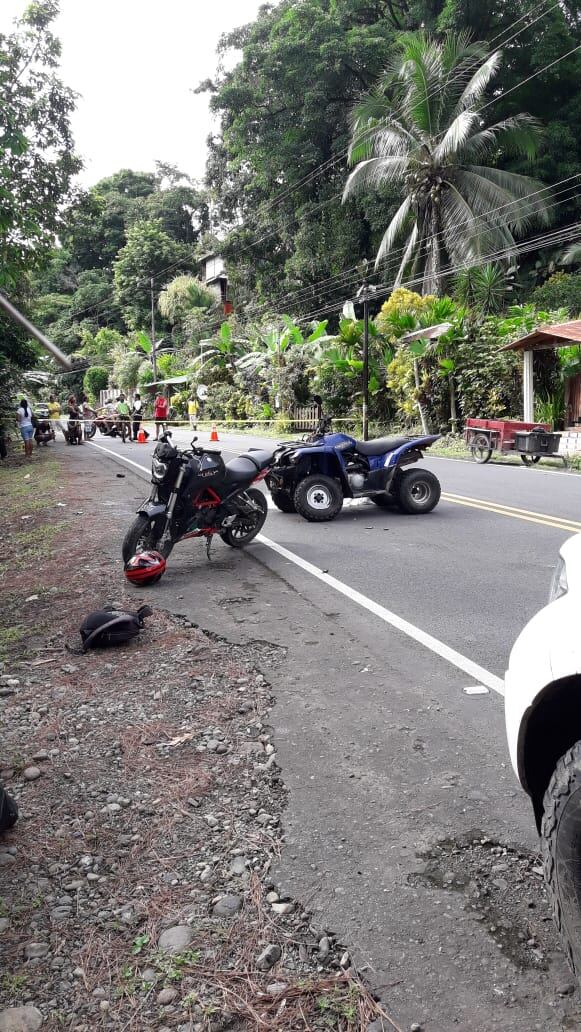 A raíz del accidente, el paso fue cerrado por la ruta que comunica a Limòn con Sixaola. Foto: Lorena Vado.