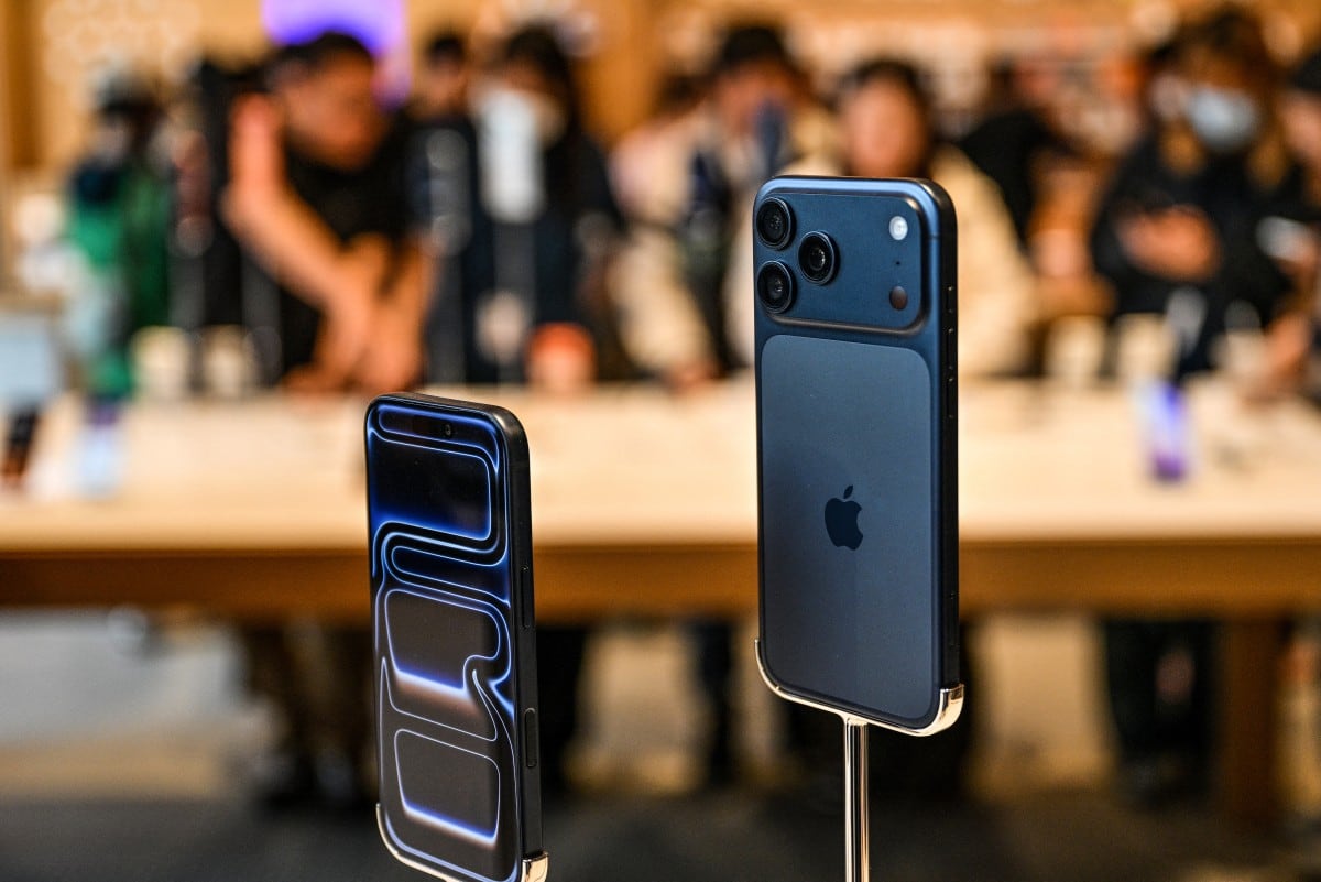 iPhone 17 models of US tech giant Apple Inc. are displayed for sale at their store in Jing'an district, in Shanghai on November 2, 2025. (Photo by Hector RETAMAL / AFP)
