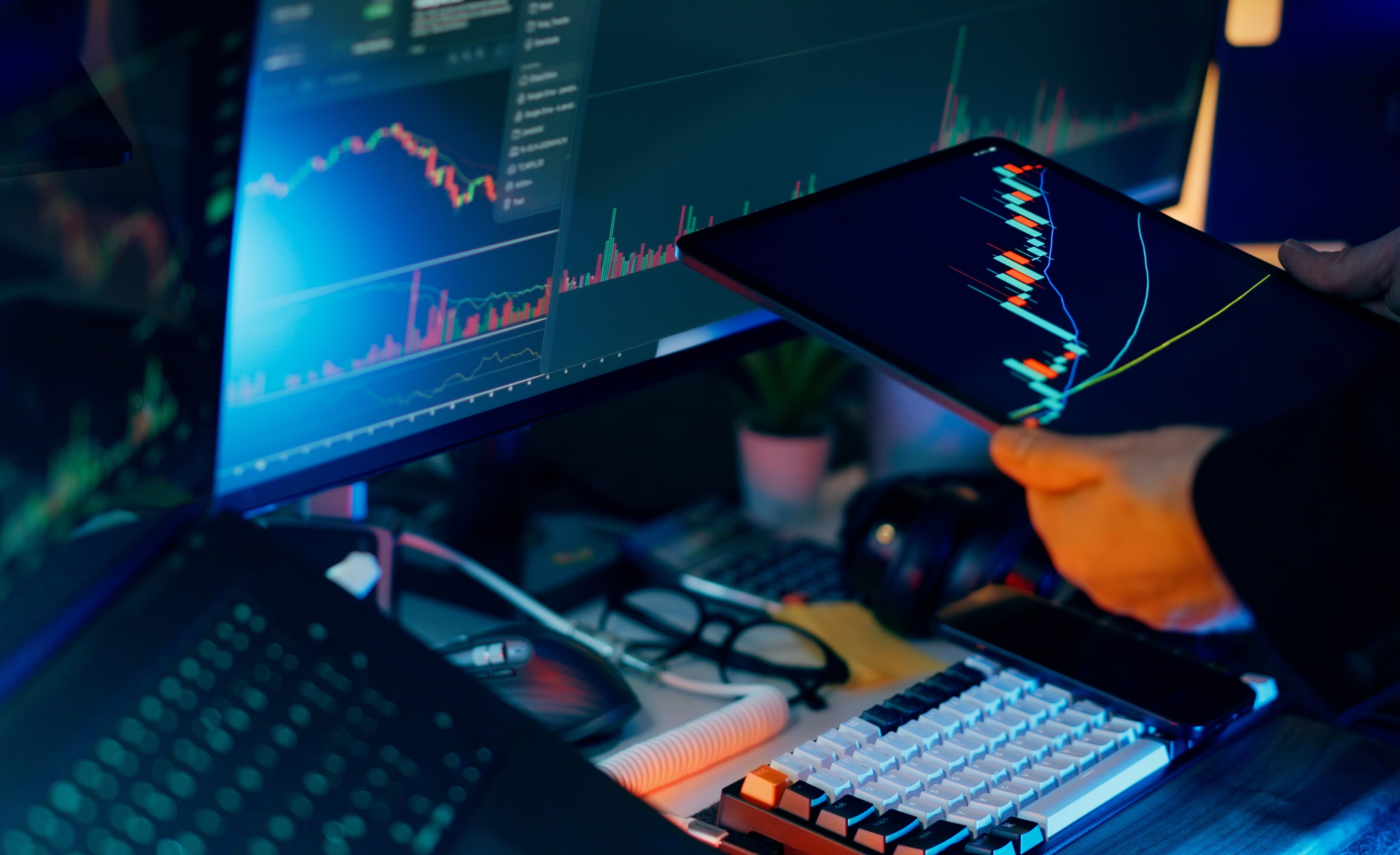 Datos, redes, cifras digitalizadas, comercio internacional, gráficos, gráficas, crecimiento económico