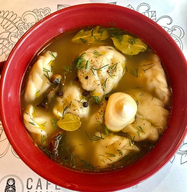 Pelmeni en sopa de Café Anka, en Curridabat.