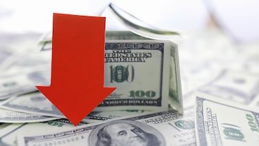 El dólar barato y el golpe silencioso a los servicios