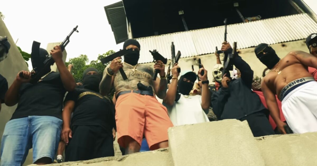 Según fuentes policiales, Shaggy sería uno de los hombres cubiertos con pasamontañas.