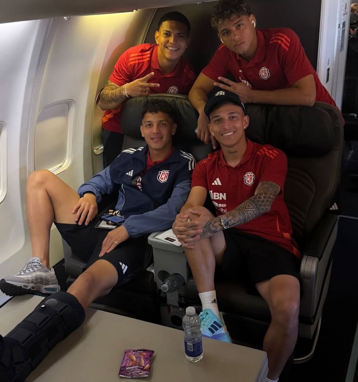 Warren Madrigal de viaje con la Seleccion