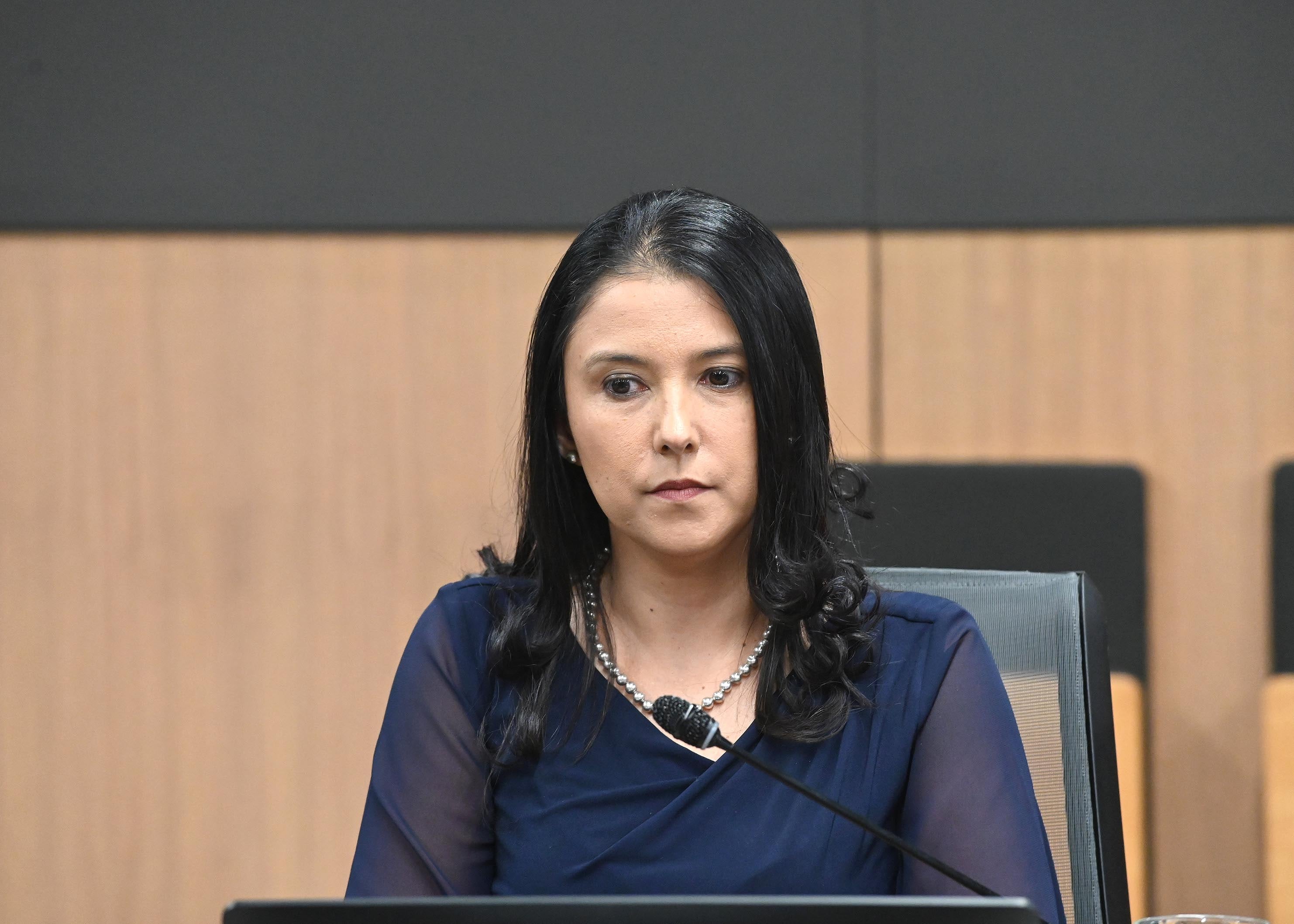 10 de julio del 2025. Asamblea Legislativa. 13:00 hrs. La Junta Directiva del Banco Nacional comparece ante la comisión legislativa de control de ingreso y gasto. Maximiliano Alvarado Ramírez (presidente), Noylin Cruz Suárez (vicepresidenta), Rolando Saborío Jiménez (secretario) y los directores María Brenes Quesada, María del Milagro Solórzano León, Anabelle Chaves Soto y Randall Monge Saborío. En la foto: Directivos respondieron las consultas de los diputados. Maximiliano Alvarado (izq) conversa con Rolando Saborío. Foto: Albert Marín