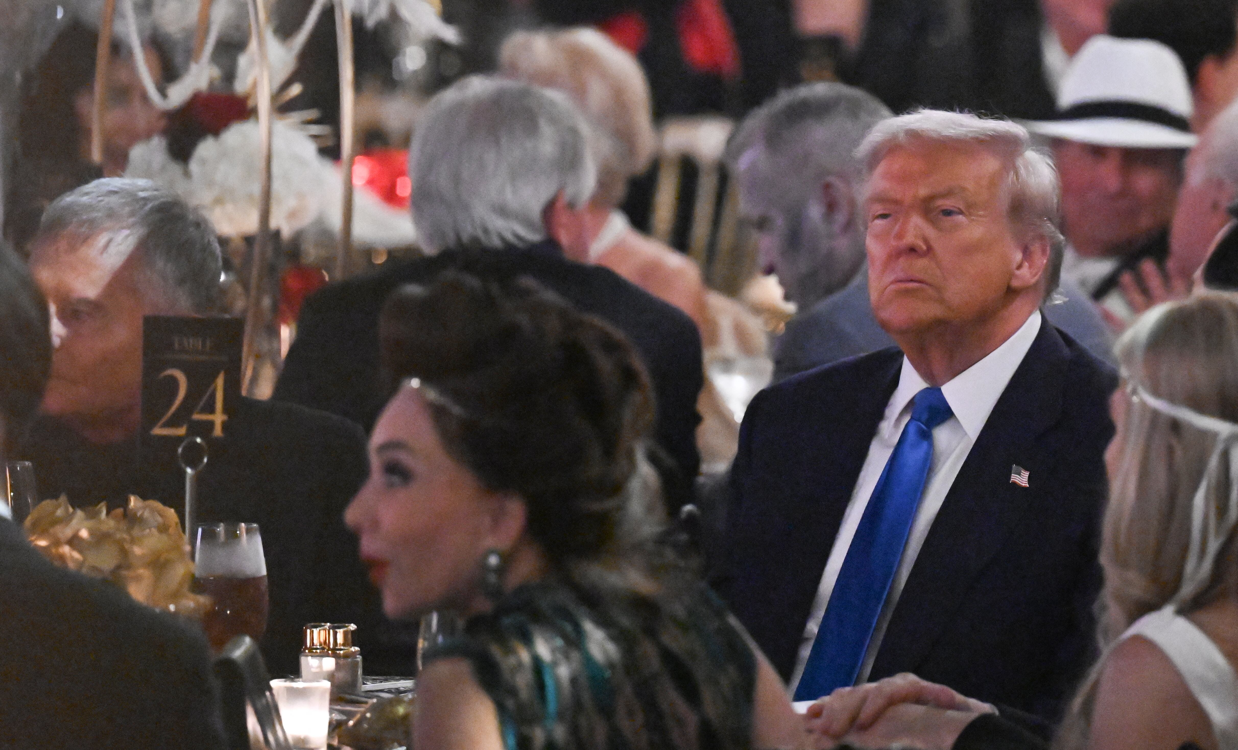 El presidente de los Estados Unidos, Donald Trump, asiste a una fiesta de Halloween en su residencia de Mar-a-Lago en Palm Beach, Florida, el 31 de octubre de 2025