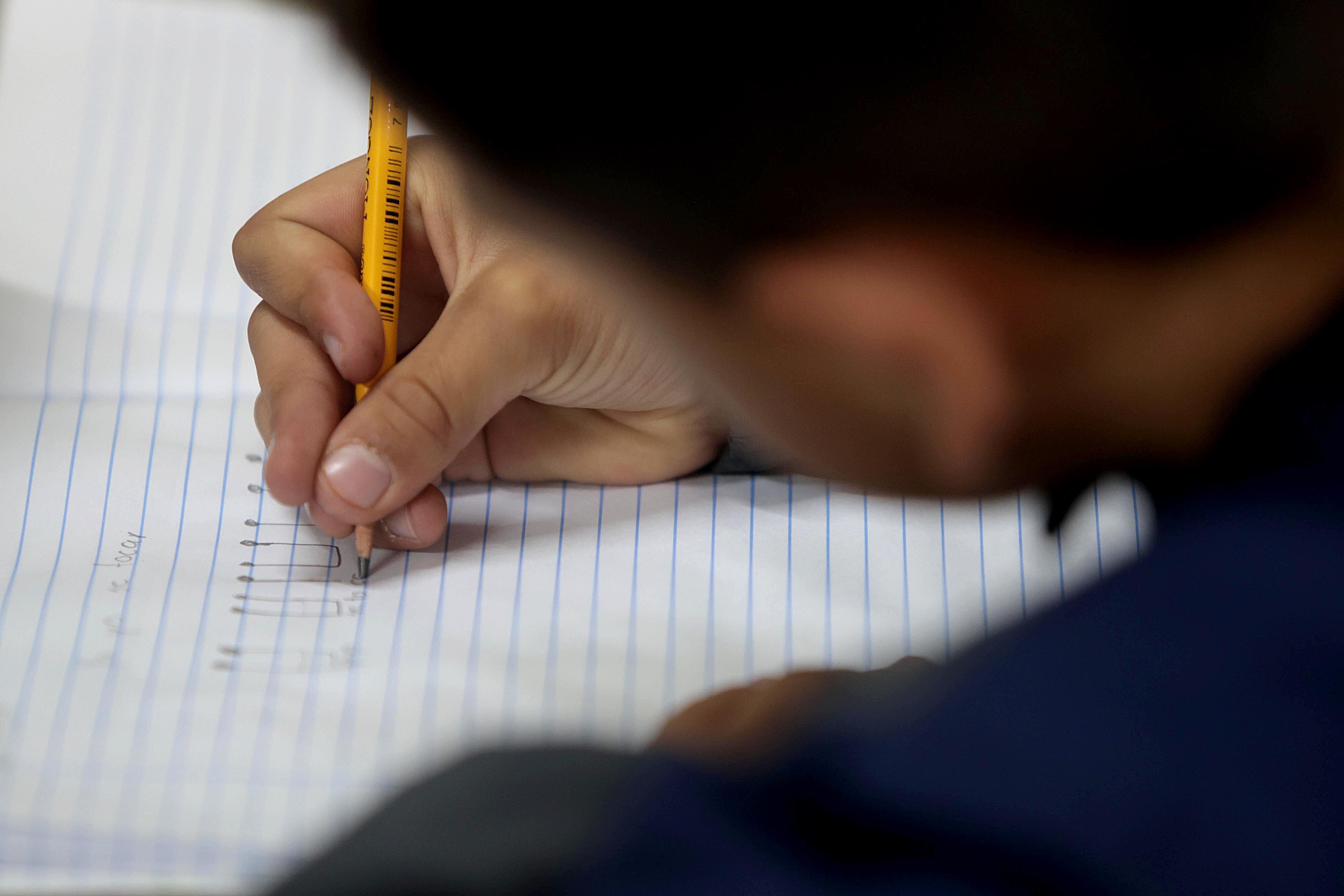 18/04/2024 San Juan de Chicuá. Fotografías conceptuales de maestros y estudiantes escolares en la Escuela Emilio Robert Brouca. Foto: Rafael Pacheco Granados