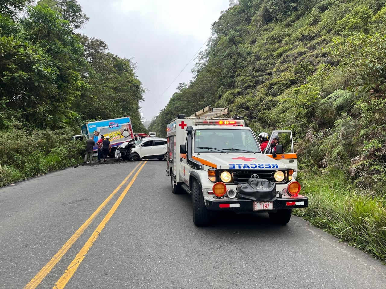 Un accidente en el cerro de la Muerte cobró la vida de una mujer.