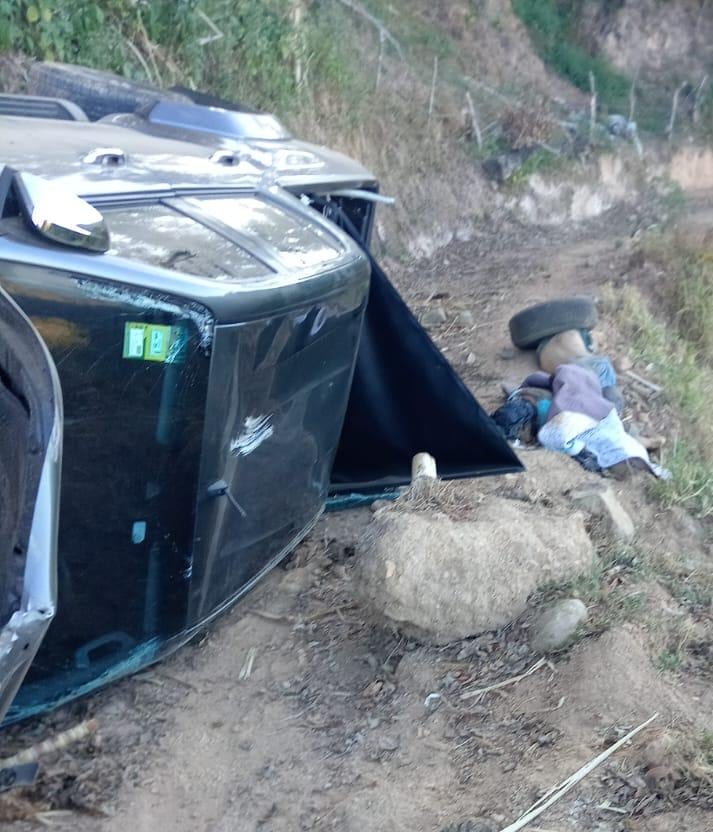 El vehículo fue ubicado en una finca que se ubica en San Mateo de Alajuela, entre Desmonte y Estanquillo.