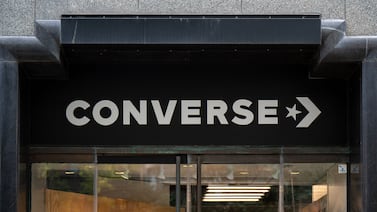 ¿Por qué Converse debió retirar un anuncio y pedir disculpas en sus redes sociales? Conozca los detalles